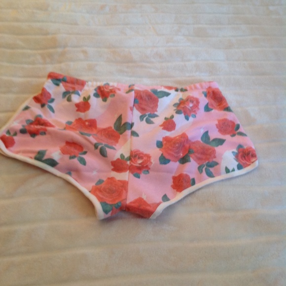 1 LEFT! NWT - Wild Fox - Pool Party Roses Shorts - Picture 3 of 3